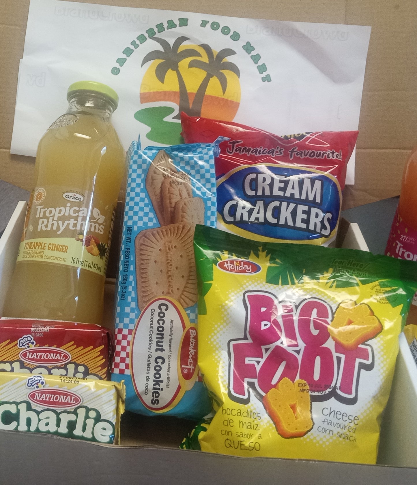 Jamaican Snack Box 1 Tropical Rhythms(475ml) with 5 snacks